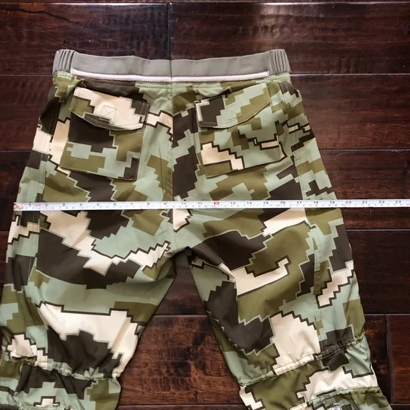 Green and Black Cargo Pants with Tapered Jogger Style - Picture 5 of 6